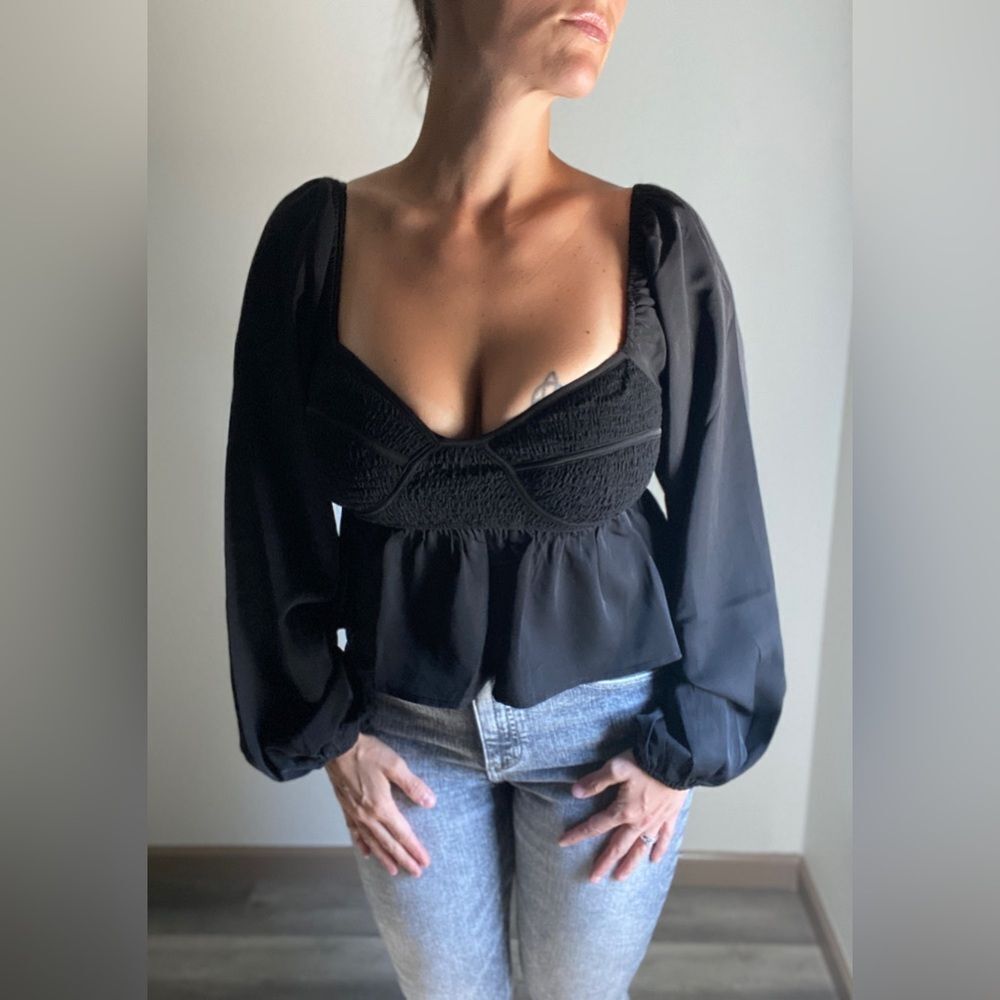 Le Lis Smocked Puff Sleeve Peplum Top NEW Black Medium